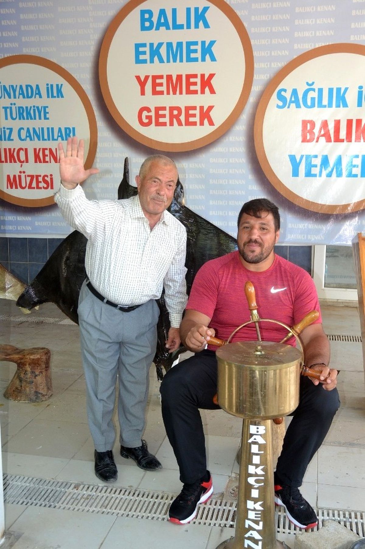 Balıkçı Kenan\'dan Recep Kara\'ya Balık Ziyafeti