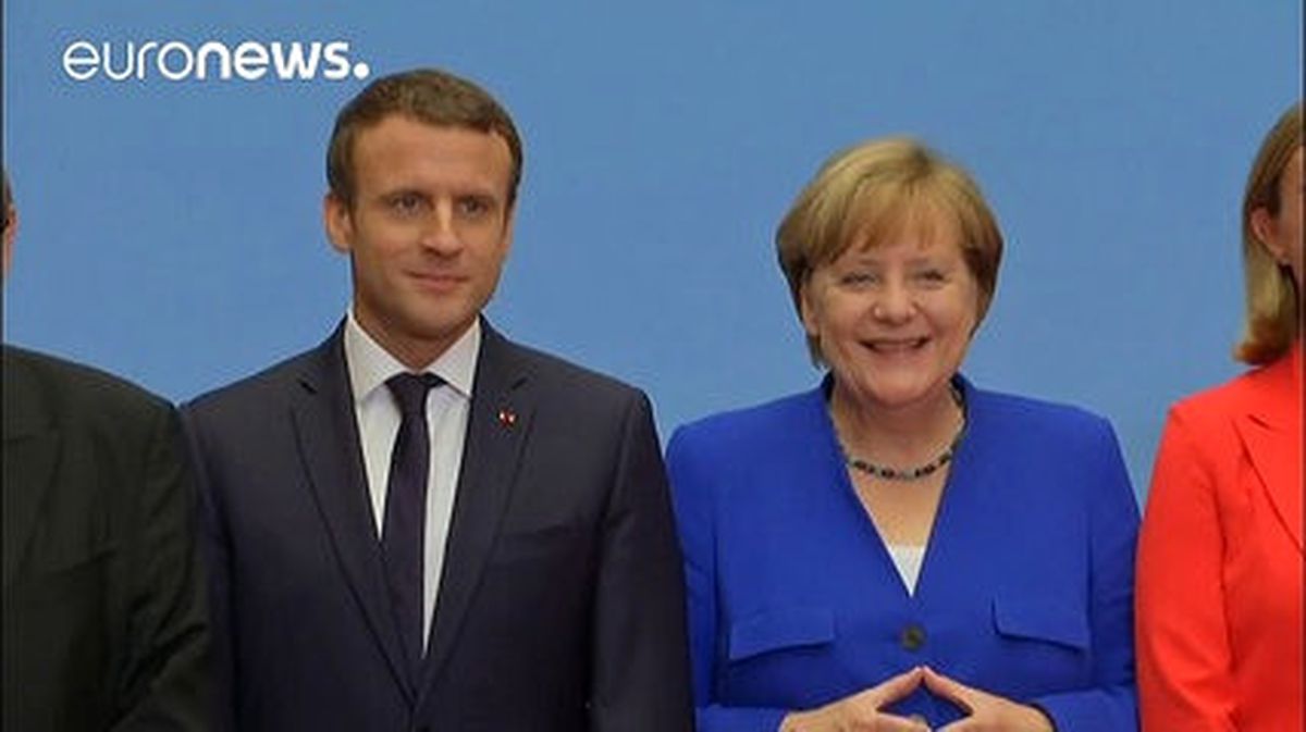 Başbakan Merkel ve Macron Daha Fazla İşbirliği Sözü Verdi
