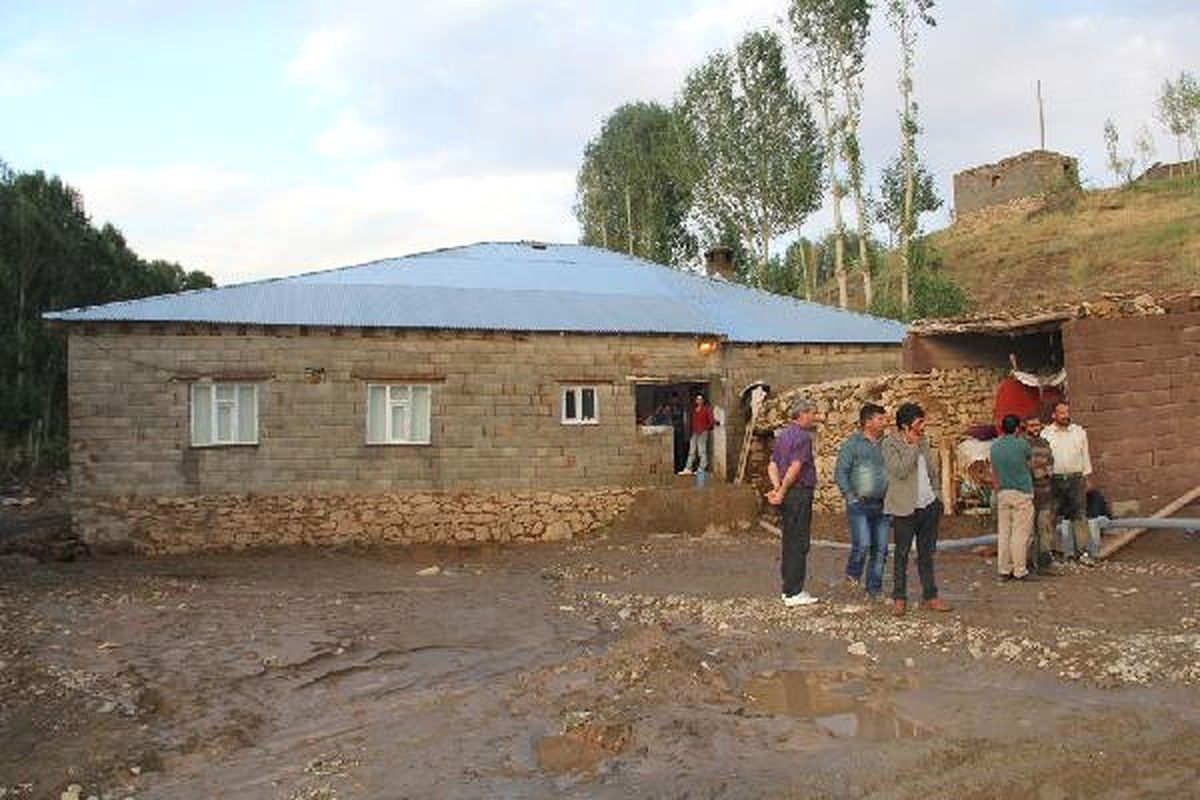 Başkale\'de Sel Maddi Hasara Neden Oldu