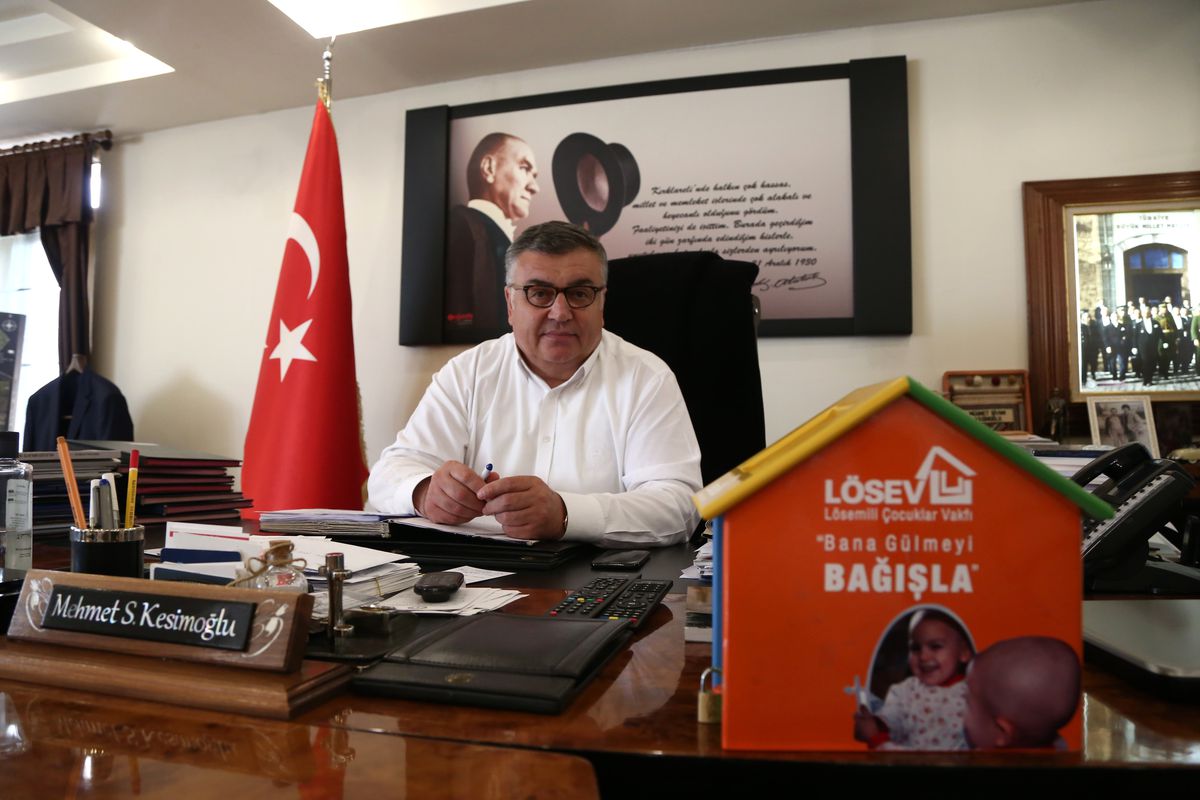 Başkan Kesimoğlu LÖSEV\'e Bağış Topluyor