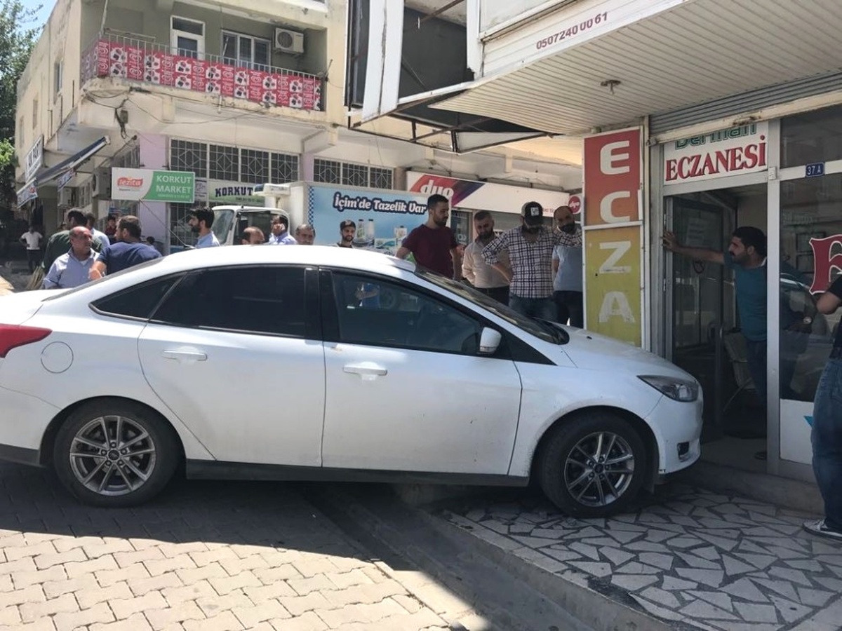 Batman\'da El Freni Çekilmeyen Araç Kazaya Neden Oldu