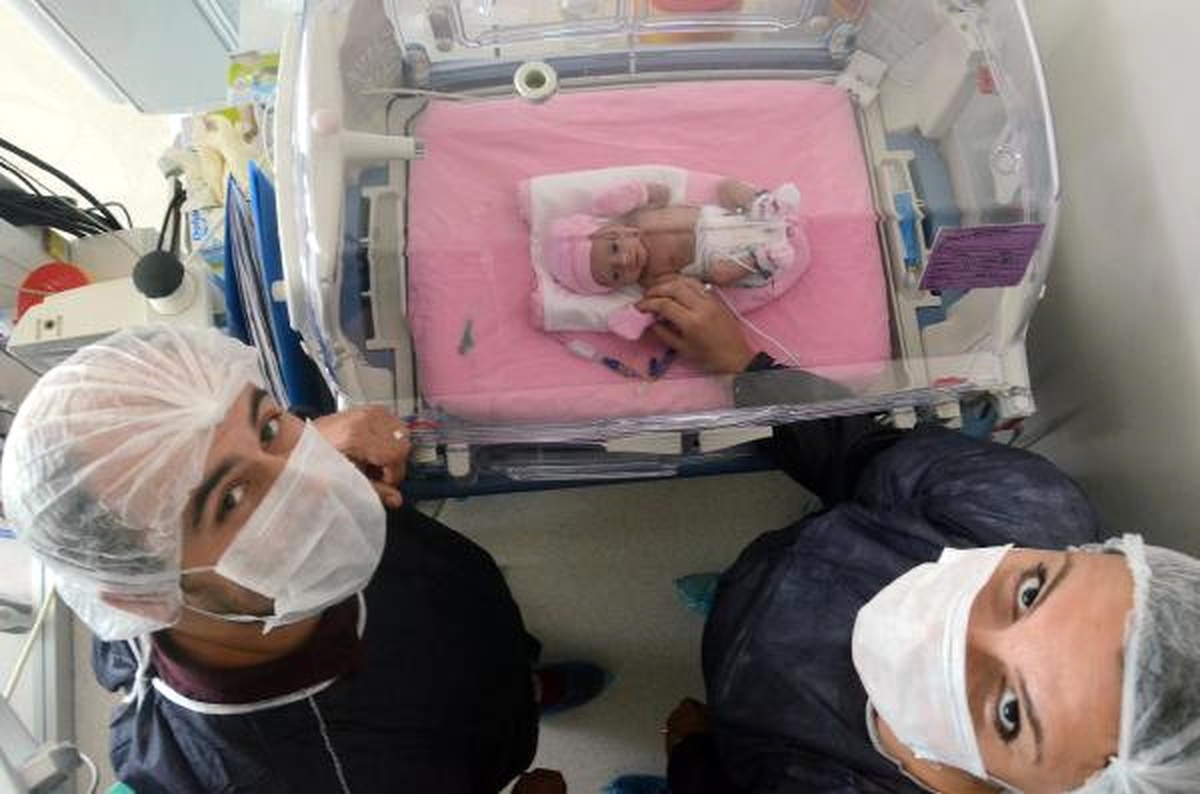 Henüz 6 Aylıkken Bedeninden Büyük Tümörle Doğdu, Yaşama Tutundu