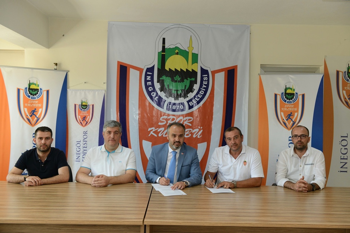 Belediyespor Basketbol Takımı Mehmet Sezen\'e Emanet