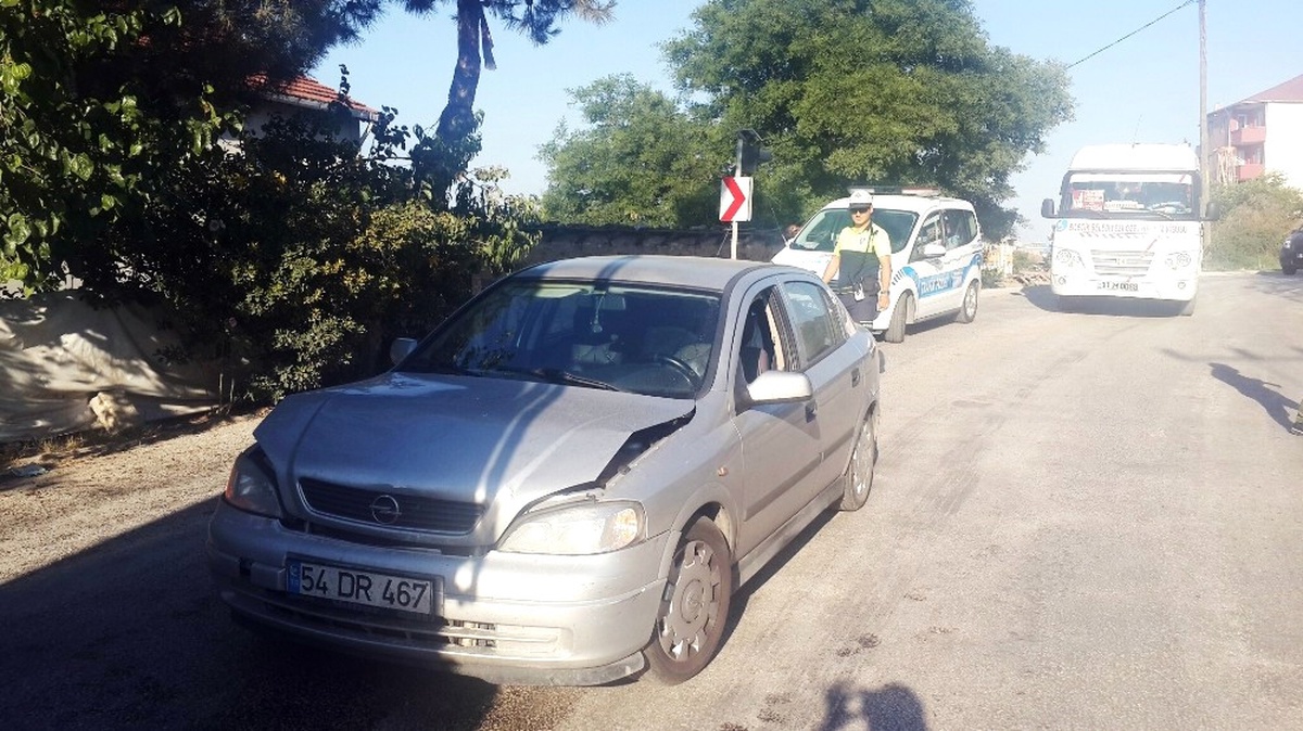 Bilecik\'te Otomobil Beton Mikserine Çarptı: 1 Yaralı
