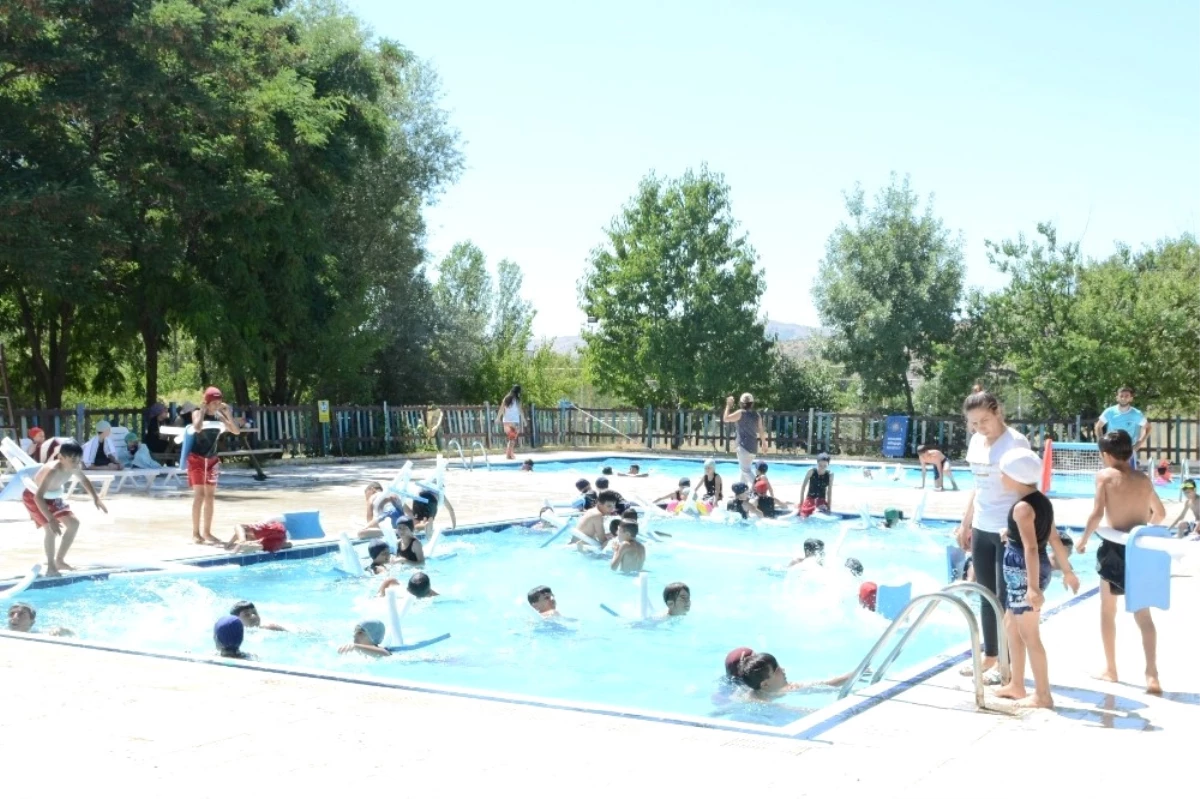 Büyükşehir Belediyesinin Çocuk Yaz Kampı Başladı