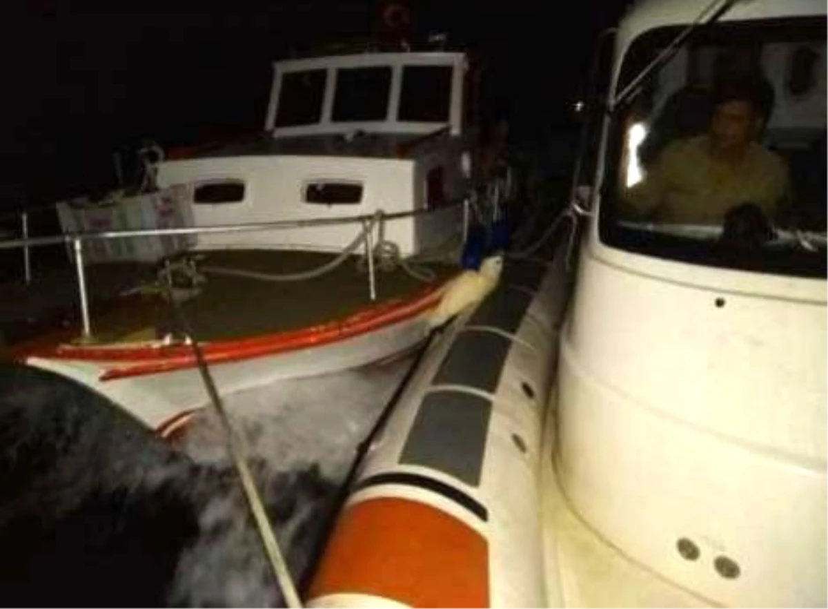 Çanakkale Boğazı\'nda Tekne Arızalandı
