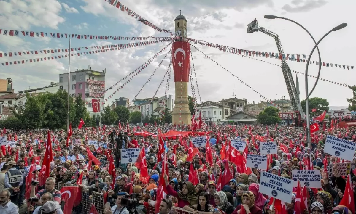 Çorum Belediyesi Vatandaşları Demokrasi Nöbetlerine Ücretsiz Taşıyacak