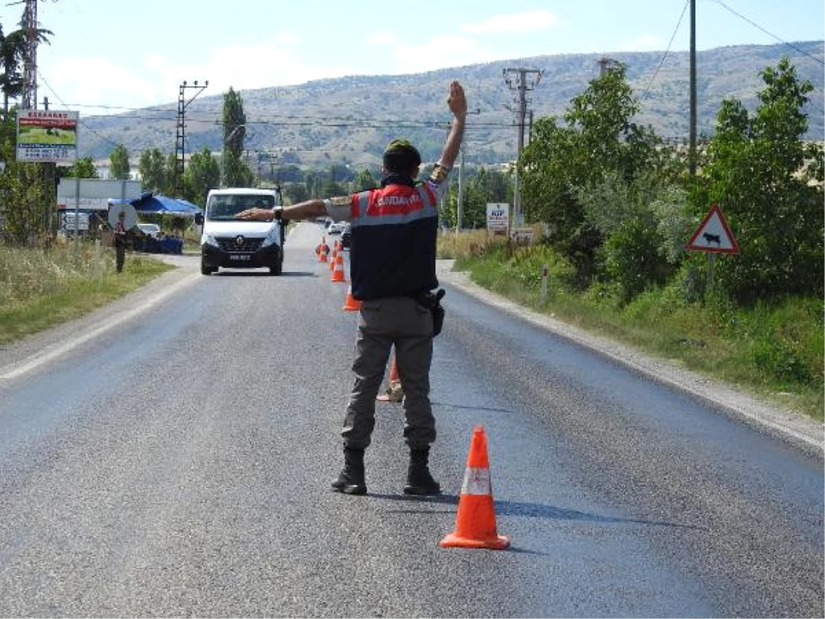 Çorum\'da Jandarma ve Polis Drone ile Trafik Denetimi Yaptı