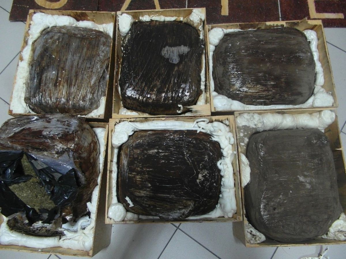 Diyarbakır\'dan İzmir\'e Gönderilen 61 Kilogram Esrar Ele Geçirildi