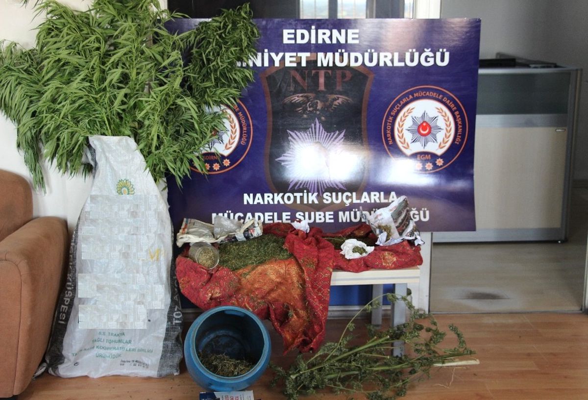 Edirne\'de Çok Sayıda Uyuşturucu Madde Ele Geçirildi