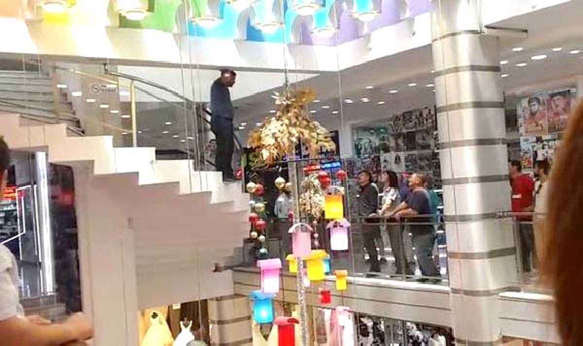 Esnaf Sarayı Çarşısı\'nda İntihara Kalkıştı
