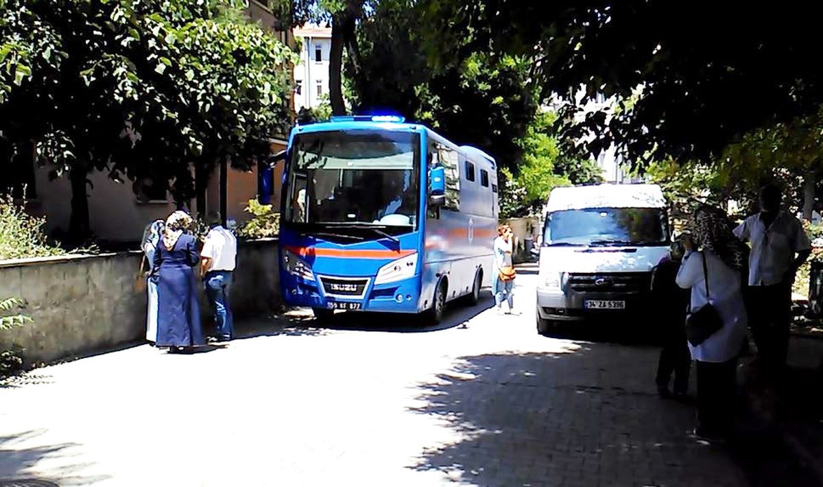 Fetö\'nün \'Öğretmen Yapılanması\' Davasında 2 Sanığa Tahliye