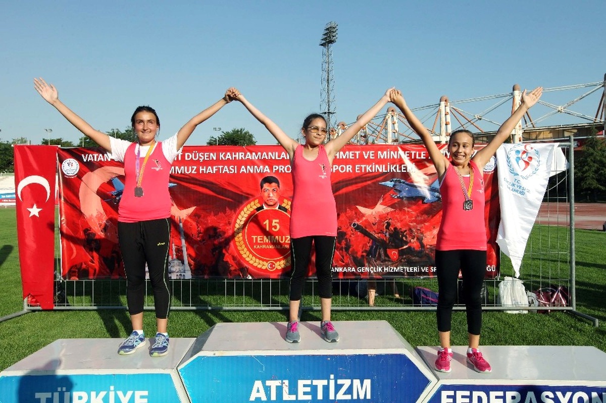 Gülen Yüzler, Gören Kalpler Yarıştı
