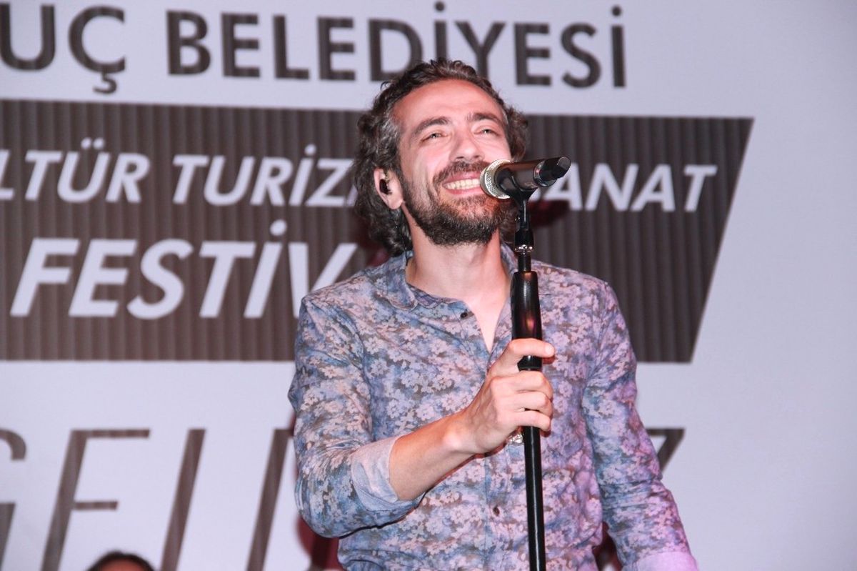 Gülüç\'te Resul Dindar Hayranlarını Coşturdu