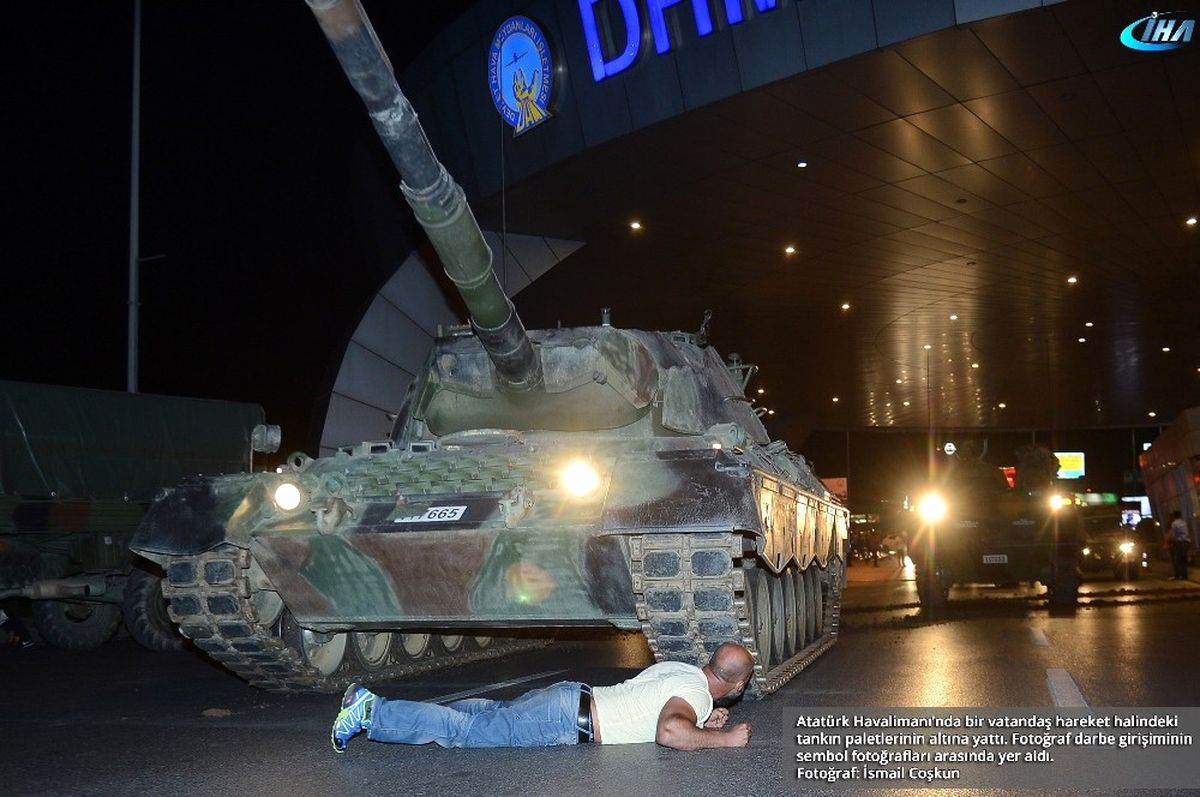 İha\'dan 15 Temmuz Fotoğraf Sergisi