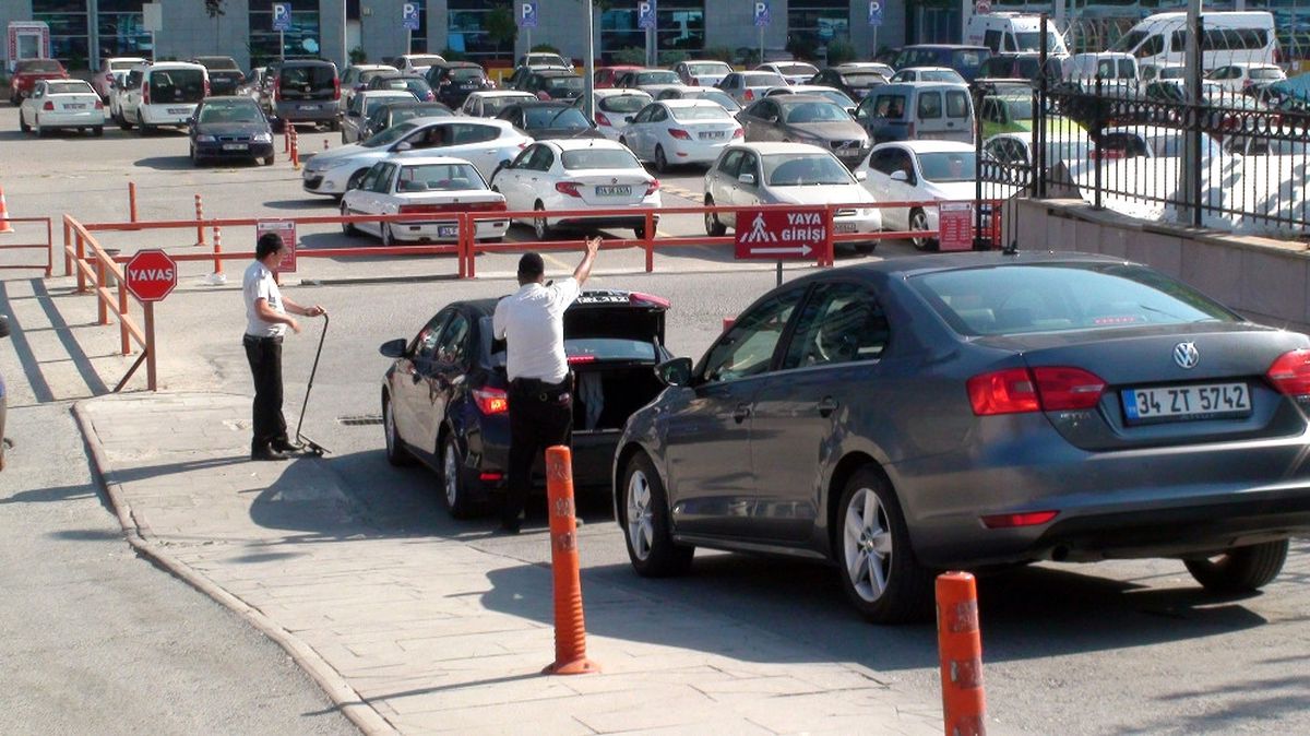 Istanbul Adalet Sarayında Arama Sürüyor