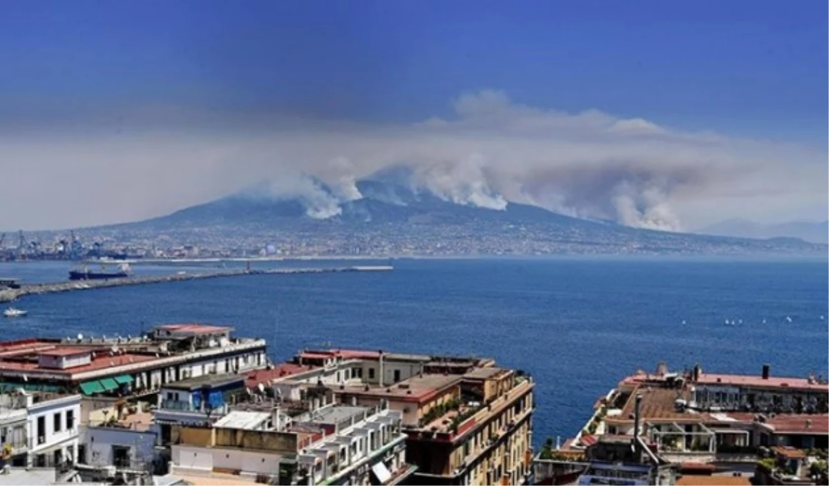 İtalya Orman Yangınlarıyla Boğuşuyor