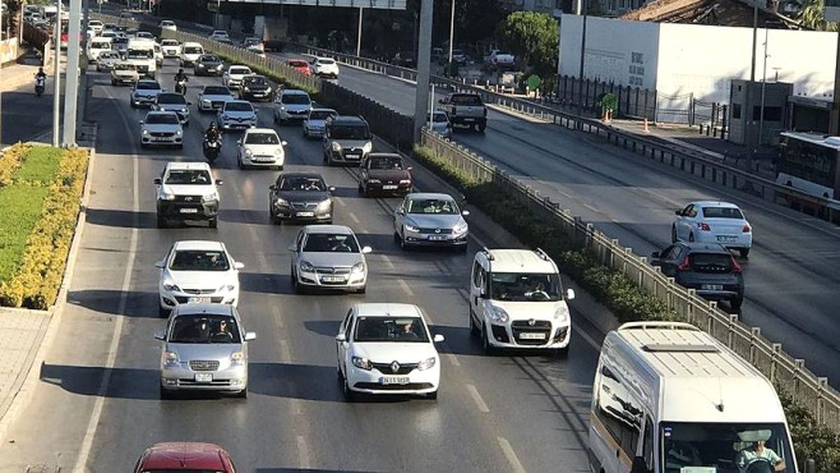 İzdeniz\'deki Grev İzmir Trafiğini Kilitledi