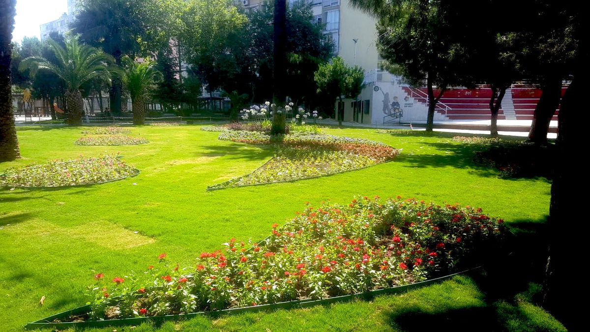 Karabağlar\'da Yeşil Alan Seferberliği