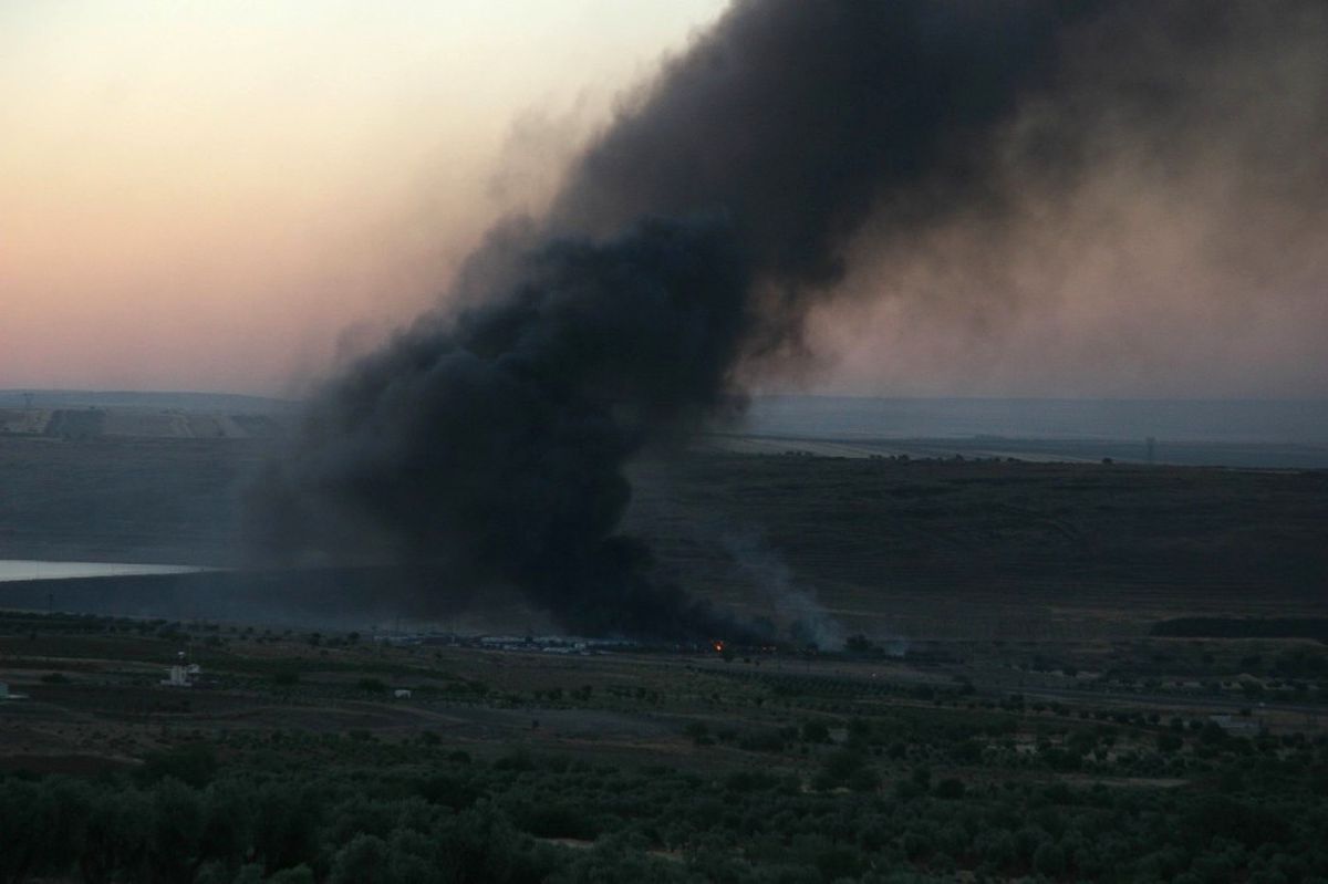 Kilis\'te, Askerlerin Kaldığı Konteynerlerde Yangın Çıktı, Mühimmatlar Patlıyor