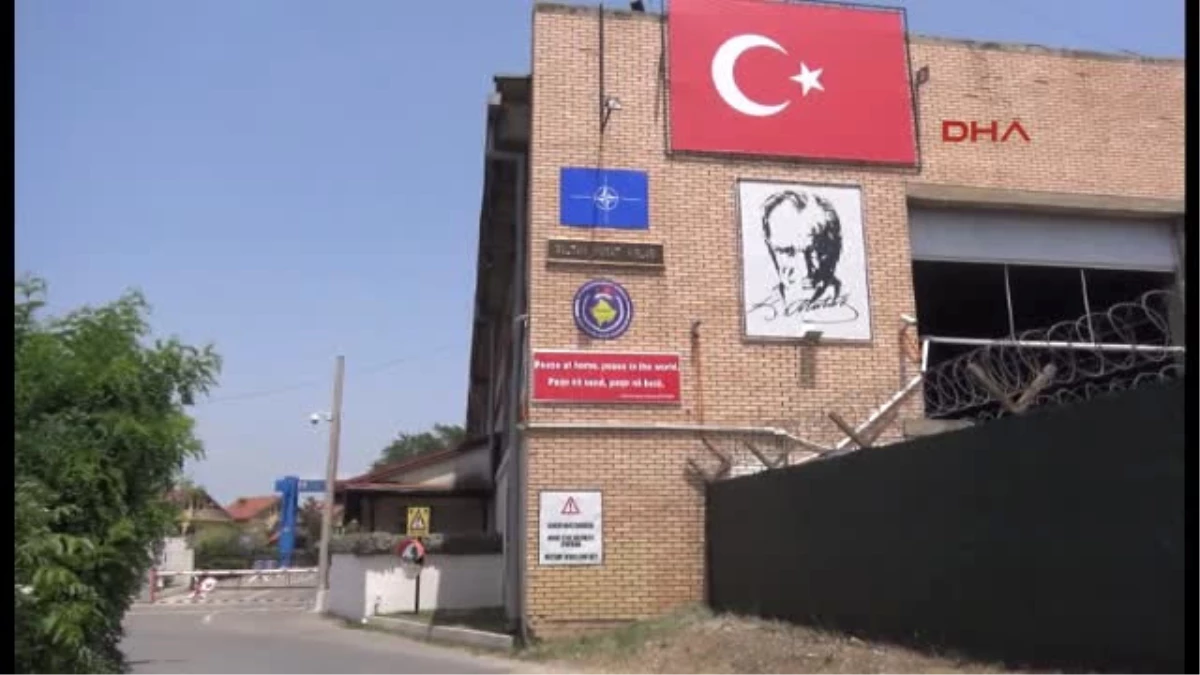 Kosova\'daki Türk Taburu Duvarları 15 Temmuz Afişleriyle Donatıldı