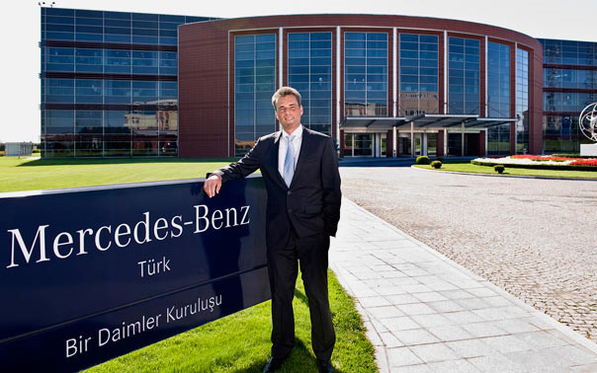 Mercedes-Benz Türk 50. Yılını 50 Yıl Öncesine Giderek Kutladı