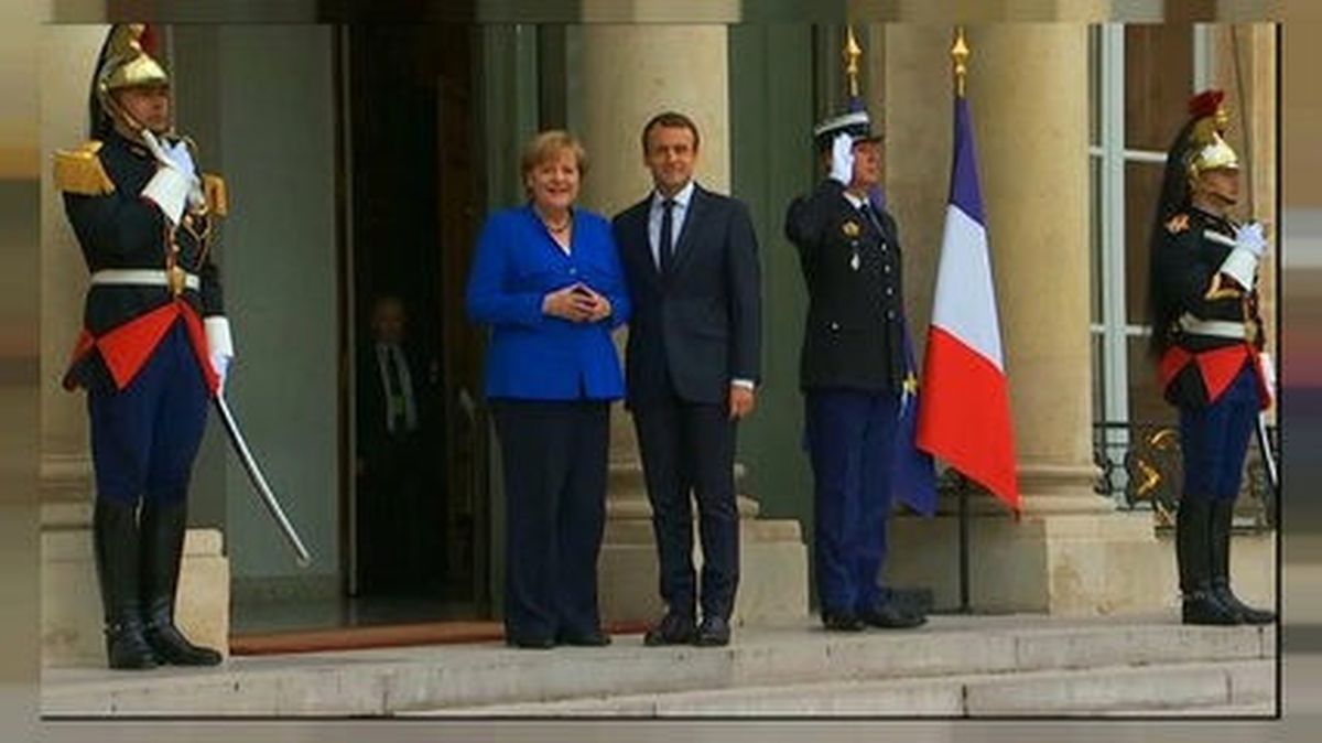 Merkel ve Macron Paris\'te Buluştu
