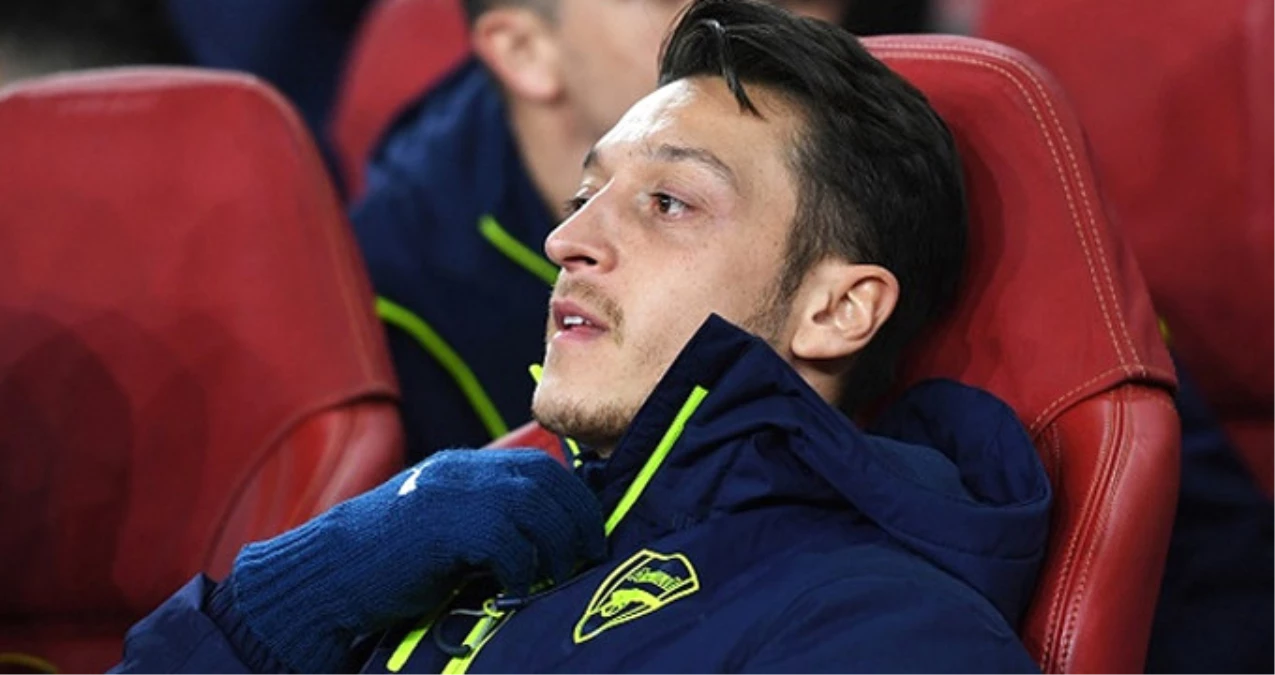 Mesut Özil, Fenerbahçe\'nin İstediği Lucas Perez\'i İkna Etmeye Çalışıyor