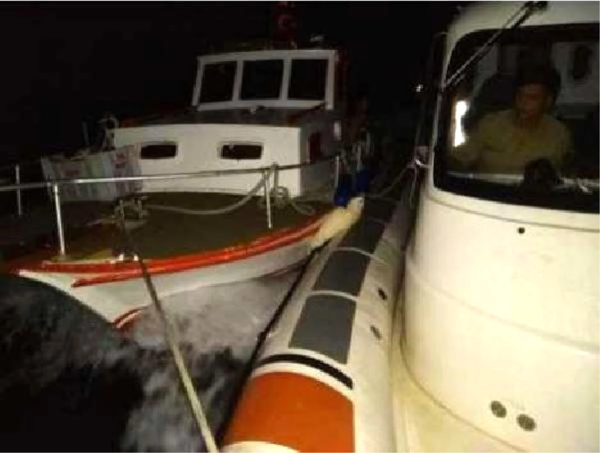 Motoru Arızalanan Teknedeki 3 Kişi Kurtarıldı