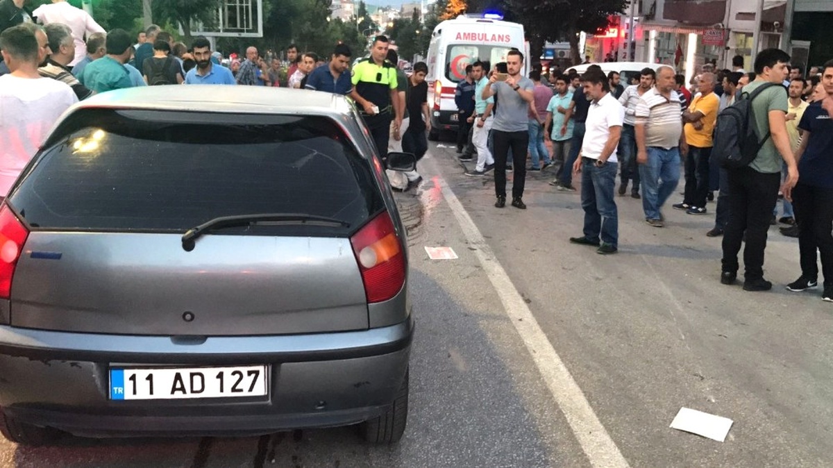 Motosiklet ile Otomobil Çarpıştı; 1 Yaralı