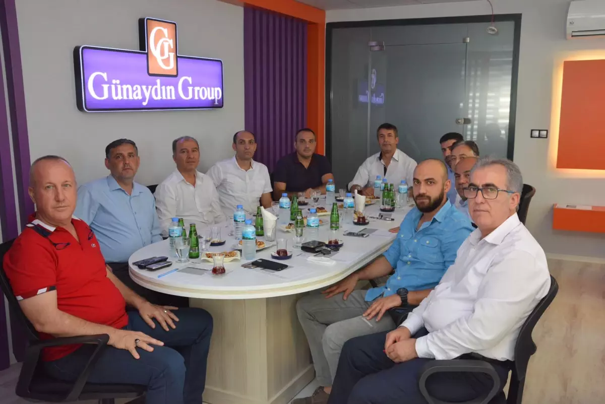 MÜSİAD İzmir Hizmetler Sektörleri Grubu Toplandı