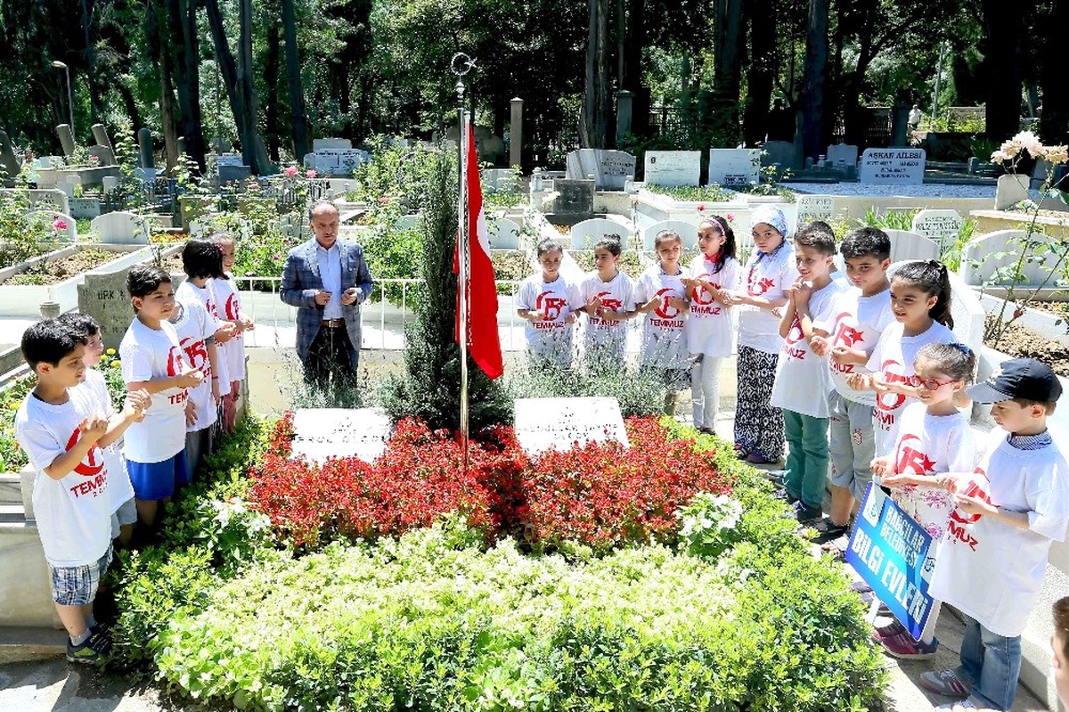 Öğrencilerden 15 Temmuz Şehitlerine Ziyaret