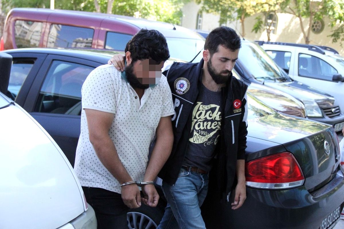 Öğretmen Baba ve Üniversite Öğrencisi Oğlu Uyuşturucu Ticaretinden Tutuklandı