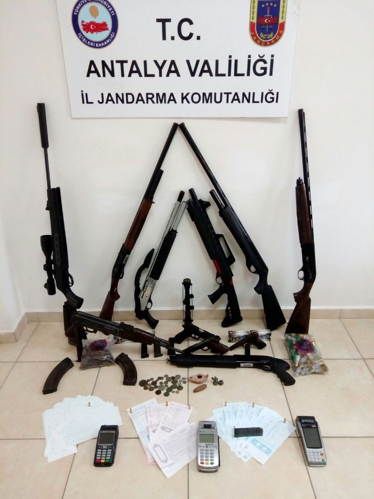 Organize Suç Örgütlerine Yönelik Operasyon: 12 Gözaltı