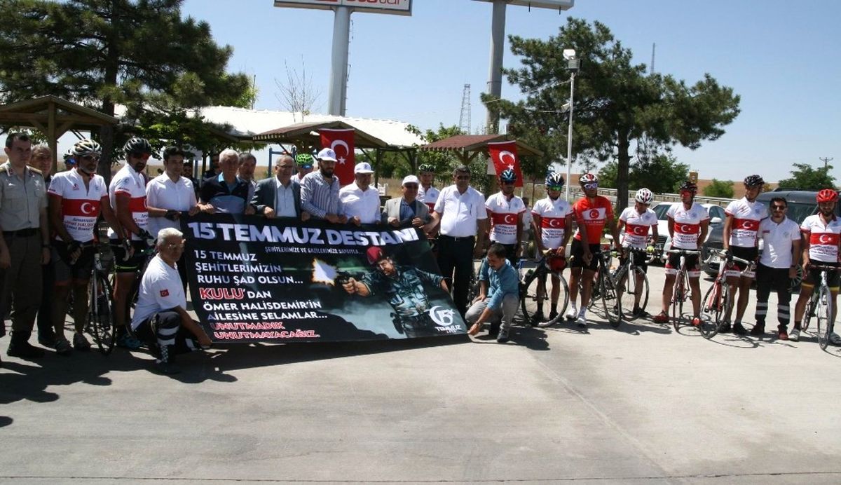 Şehit Ömer Halisdemir\'in Kabrine Kulu\'dan Toprak