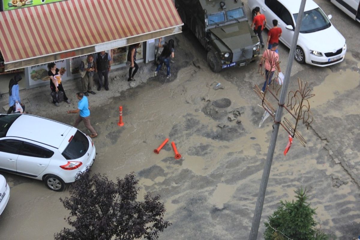 Sıcaktan Kavrulan Hakkari\'de Yağmur Sürprizi