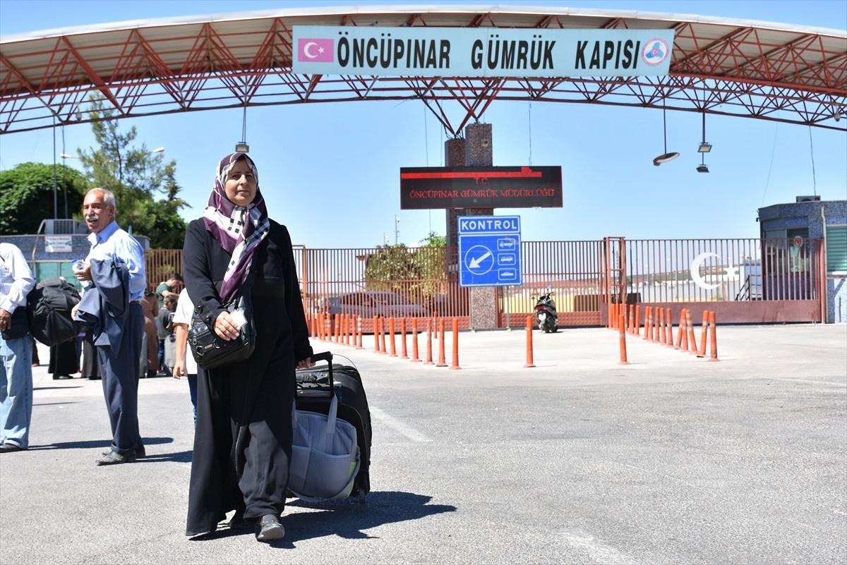 Sığınmacıların Türkiye\'ye Dönüşleri Sürüyor