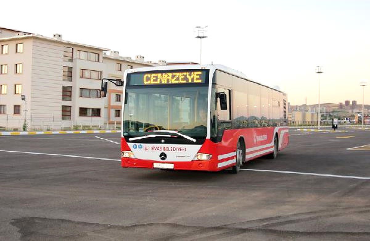 Sivas\'ta Cenazelerde Görevlendirilen Belediye Otobüslerinde Yasin Okumu Uygulaması