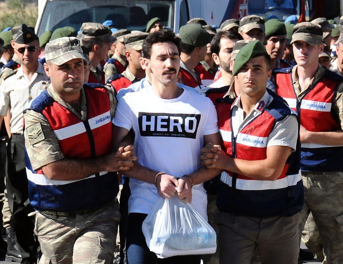Tişörtteki O Yazıya Inceleme