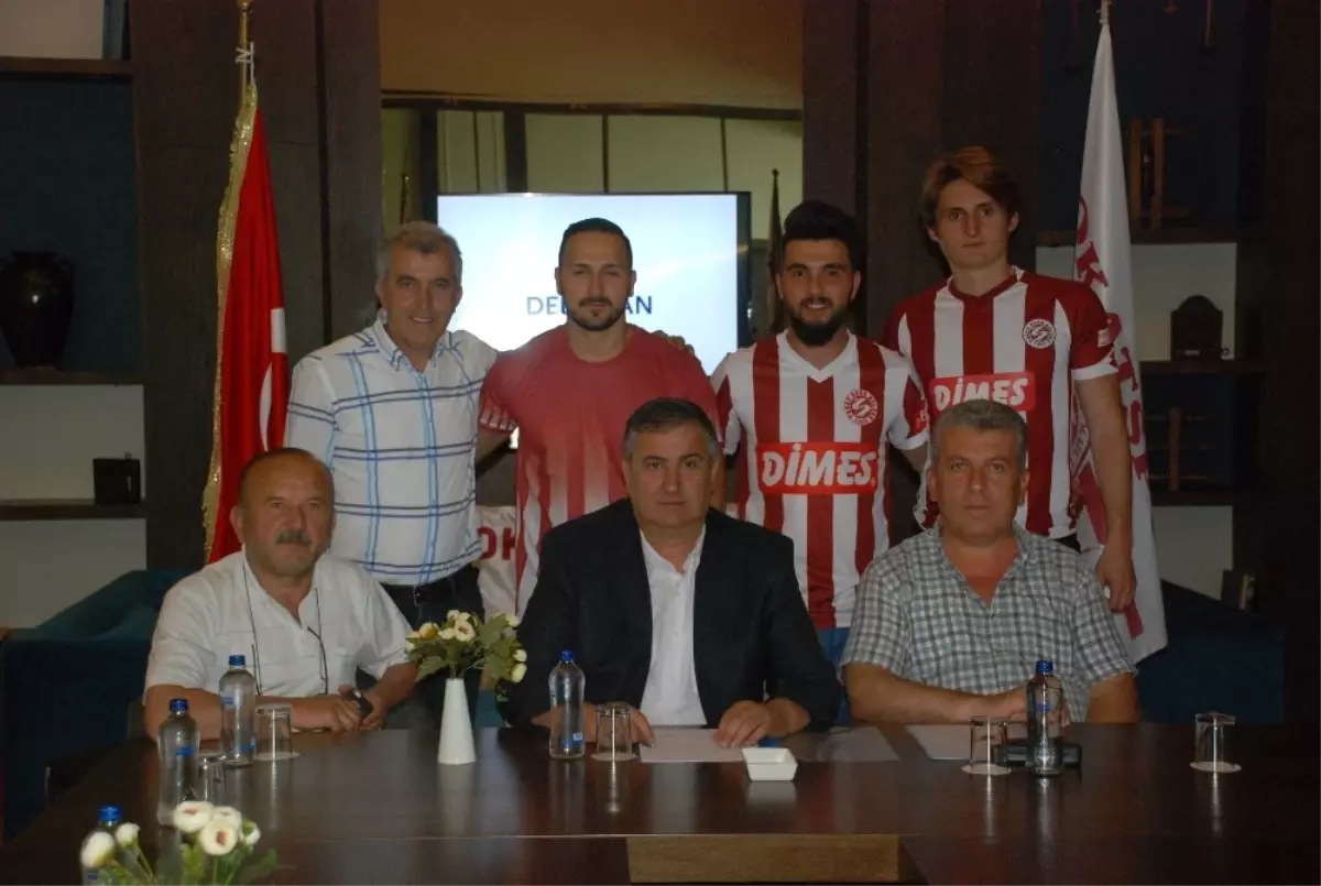 Tokatspor 3 Futbolcuyu Kadrosuna Kattı