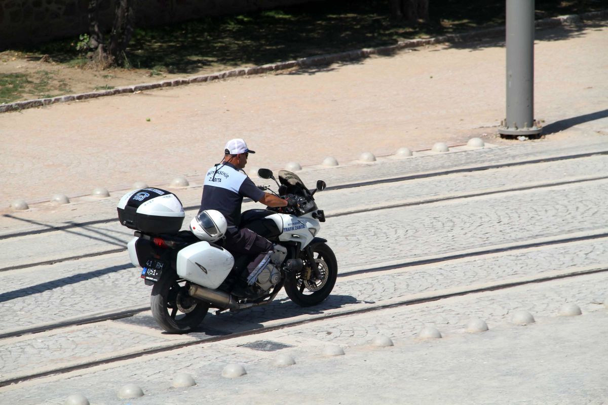 Tramvay Hattına Park Eden Araçlara Ceza