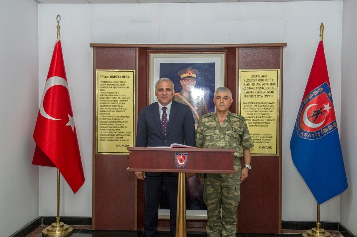 Vali Zorluoğlu\'ndan Kolordu Komutanlığına Ziyaret