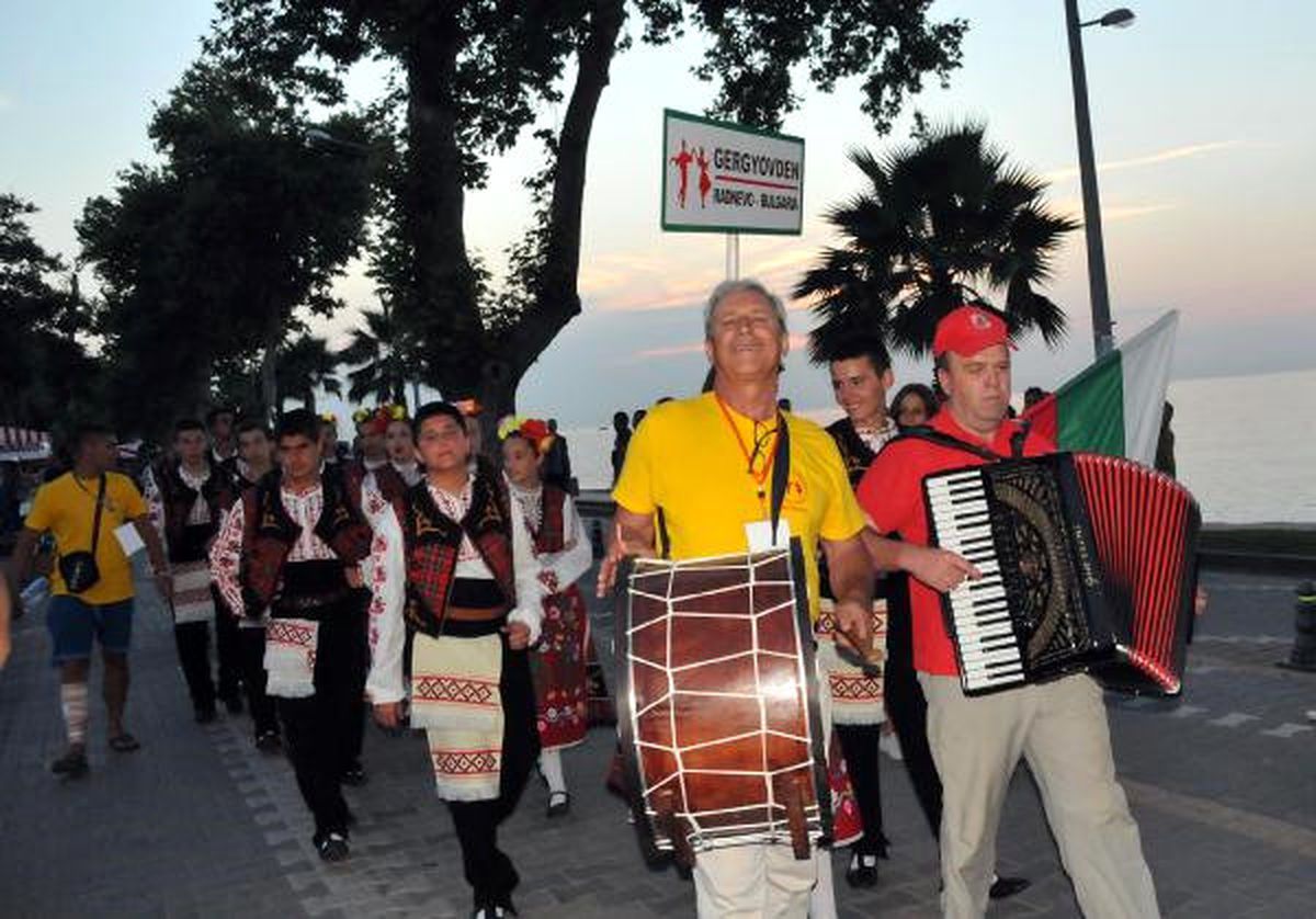 Yalova Tufag Uluslararası Halk Dansları Festivali Kortejle Başladı
