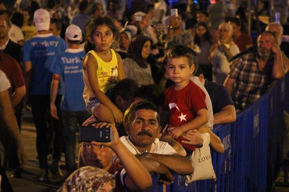 Adapazarı\'nda Demokrasi Nöbeti\'ne Devam Edildi