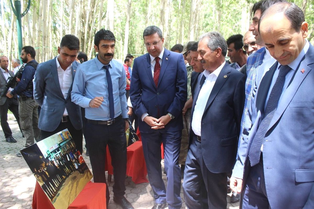 Ağrı\'da 15 Temmuz\'un Yerel Fotoğrafları Sergilendi