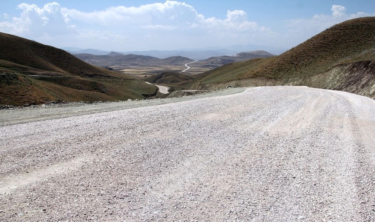 Akşit Mahallesi\'nde Yol Çilesi Bitti