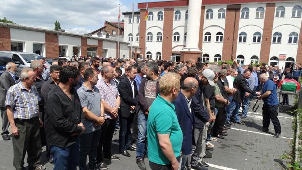 Almanya\'da Kemençe Ustası Sevenlerini Yasa Boğdu