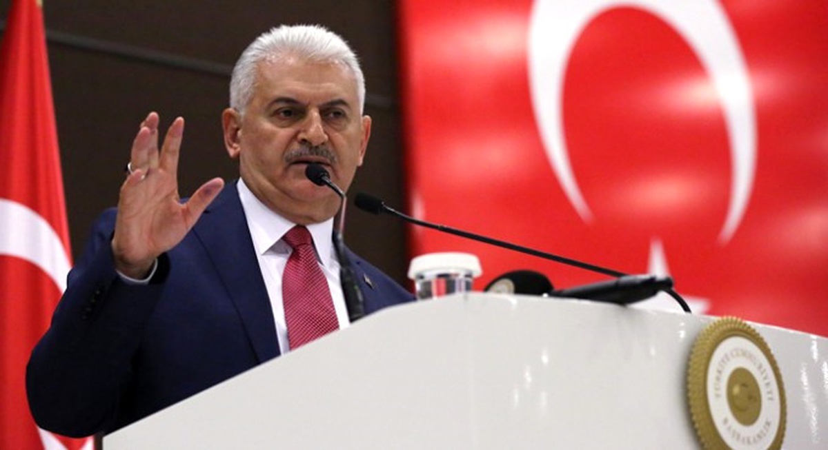 Alnında Hain Yazanın, Göğsünde Kahraman Yazsa Neye Yarar\'