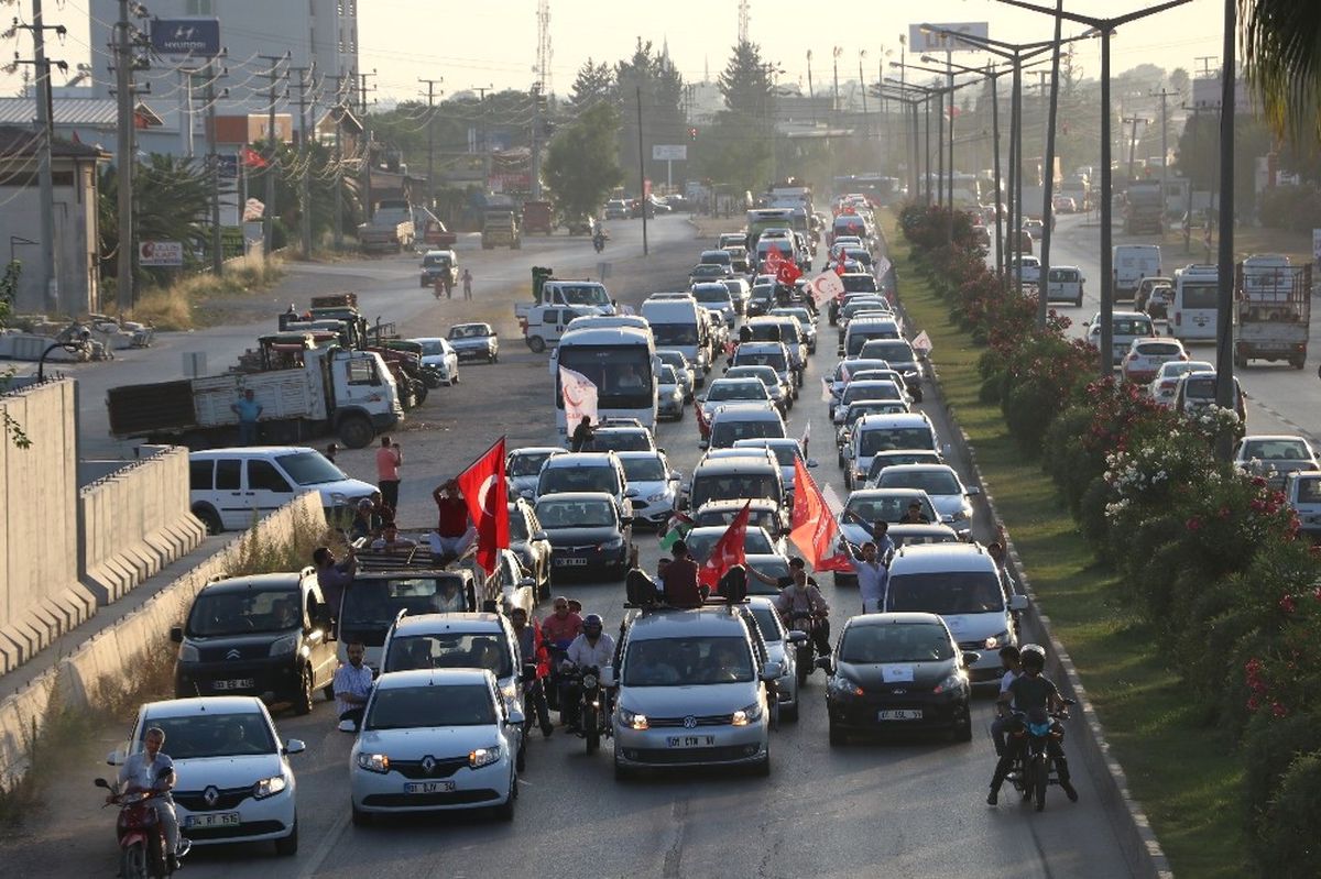 Anadolu Gençlik Derneği 15 Temmuz Yıl Dönümünde İncirlik\'e Yürüdü
