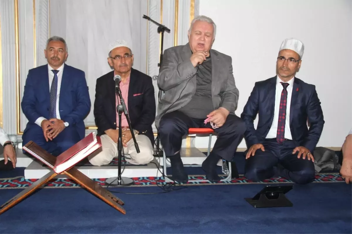 Atatürk Havalimanı\'nda 15 Temmuz Şehitleri İçin Mevlit Okutuldu